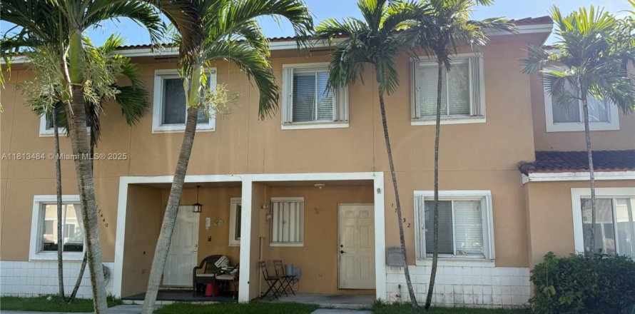 Townhouse in Miami, Florida 3 bedrooms, 117.99 sq.m. № 1761709