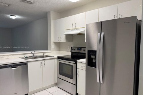 Townhouse in Miami, Florida 3 bedrooms, 117.99 sq.m. № 1761709 - photo 26