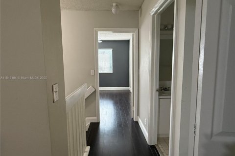 Townhouse in Miami, Florida 3 bedrooms, 117.99 sq.m. № 1761709 - photo 23