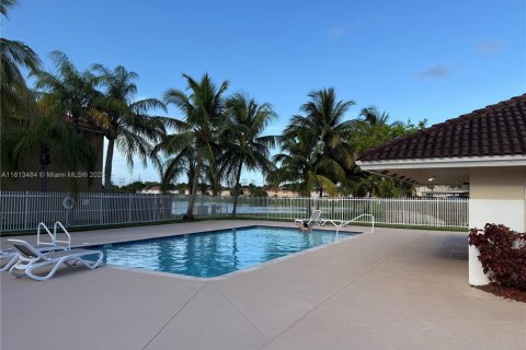 Townhouse in Miami, Florida 3 bedrooms, 117.99 sq.m. № 1761709 - photo 29