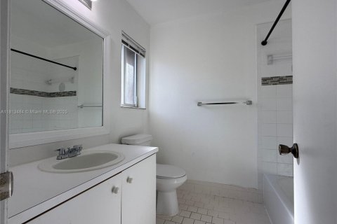 Townhouse in Miami, Florida 3 bedrooms, 117.99 sq.m. № 1761709 - photo 14
