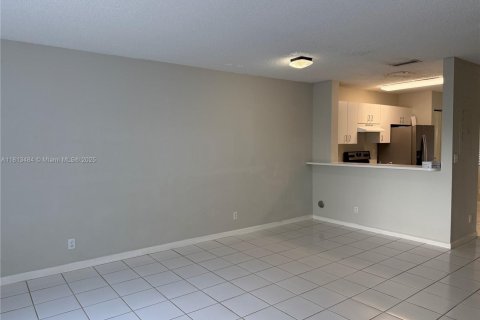 Townhouse in Miami, Florida 3 bedrooms, 117.99 sq.m. № 1761709 - photo 8