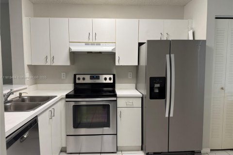 Townhouse in Miami, Florida 3 bedrooms, 117.99 sq.m. № 1761709 - photo 27