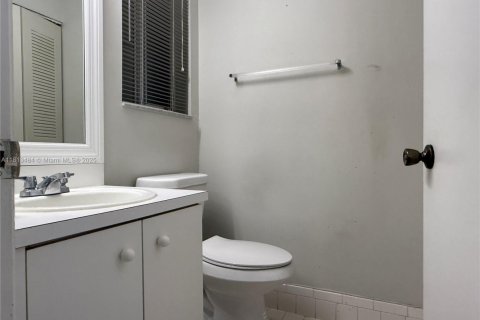 Townhouse in Miami, Florida 3 bedrooms, 117.99 sq.m. № 1761709 - photo 24