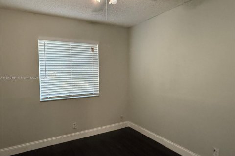 Townhouse in Miami, Florida 3 bedrooms, 117.99 sq.m. № 1761709 - photo 17