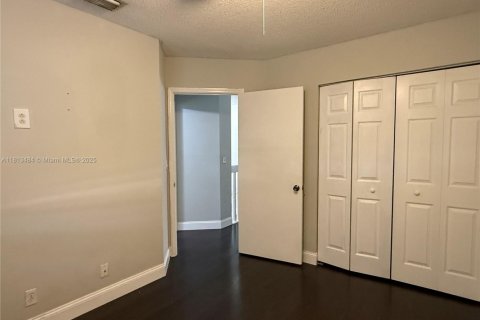 Townhouse in Miami, Florida 3 bedrooms, 117.99 sq.m. № 1761709 - photo 21