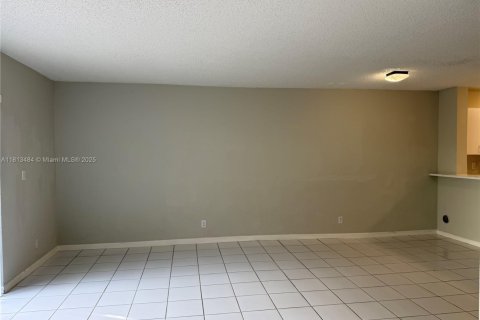 Townhouse in Miami, Florida 3 bedrooms, 117.99 sq.m. № 1761709 - photo 6