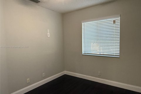 Townhouse in Miami, Florida 3 bedrooms, 117.99 sq.m. № 1761709 - photo 20