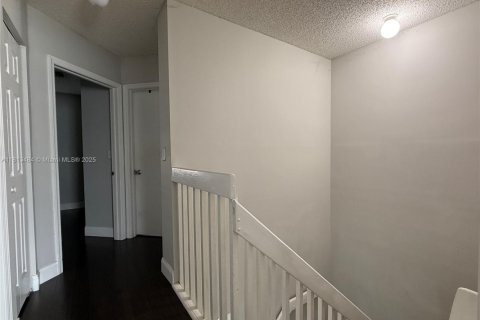 Townhouse in Miami, Florida 3 bedrooms, 117.99 sq.m. № 1761709 - photo 28