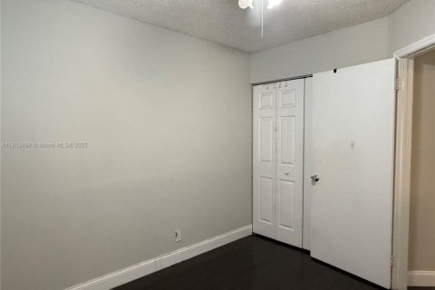 Townhouse in Miami, Florida 3 bedrooms, 117.99 sq.m. № 1761709 - photo 18