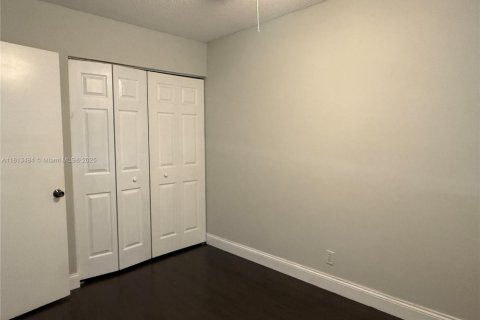 Townhouse in Miami, Florida 3 bedrooms, 117.99 sq.m. № 1761709 - photo 22