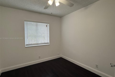 Townhouse in Miami, Florida 3 bedrooms, 117.99 sq.m. № 1761709 - photo 30