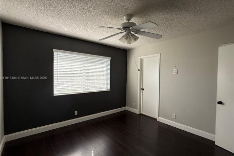 Townhouse in Miami, Florida 3 bedrooms, 117.99 sq.m. № 1761709 - photo 12