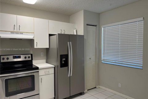 Townhouse in Miami, Florida 3 bedrooms, 117.99 sq.m. № 1761709 - photo 25