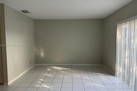 Townhouse in Miami, Florida 3 bedrooms, 117.99 sq.m. № 1761709 - photo 7