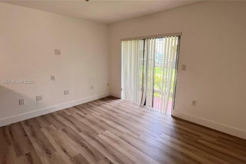Copropriété à louer à Cutler Bay, Floride: 3 chambres, 128.48 m2 № 2265489 - photo 11