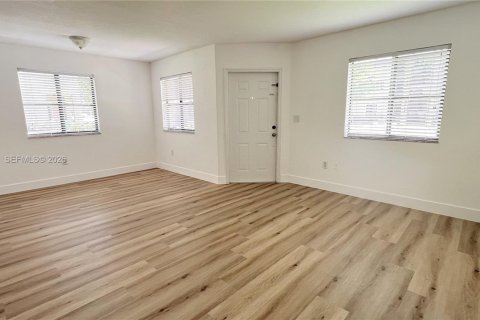 Copropriété à louer à Cutler Bay, Floride: 3 chambres, 128.48 m2 № 2265489 - photo 3