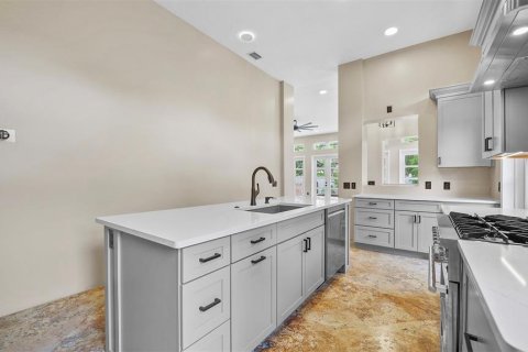 House in Sarasota, Florida 5 bedrooms, 233.18 sq.m. № 1913547 - photo 12