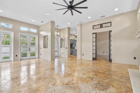 House in Sarasota, Florida 5 bedrooms, 233.18 sq.m. № 1913547 - photo 9