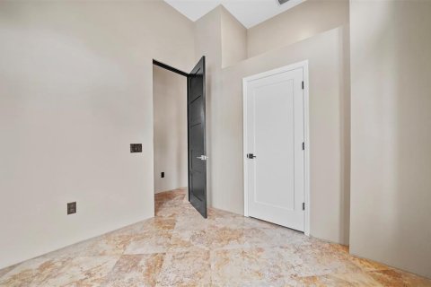 House in Sarasota, Florida 5 bedrooms, 233.18 sq.m. № 1913547 - photo 19