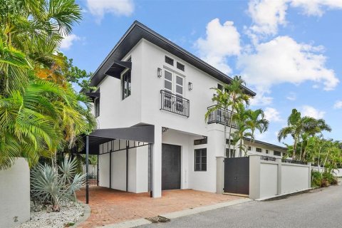 Casa en alquiler en Sarasota, Florida, 5 dormitorios, 233.18 m2 № 1913547 - foto 1