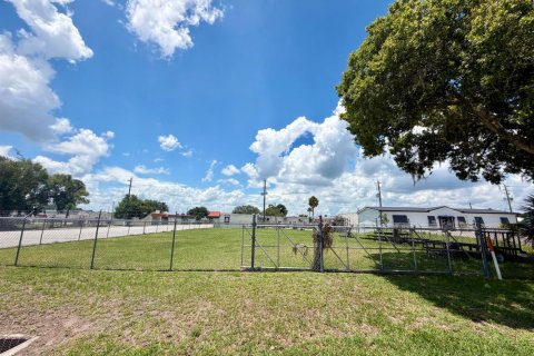 Commercial property in Okeechobee, Florida № 2184212 - photo 2