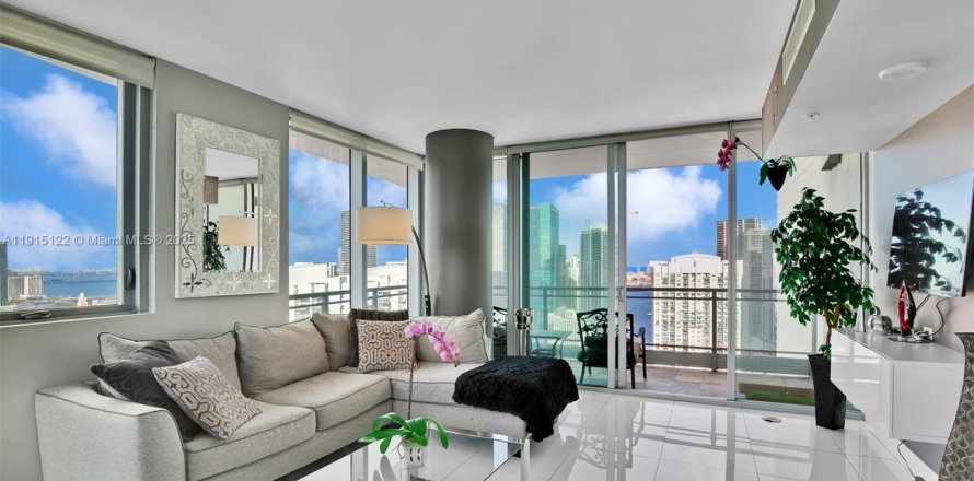 Кондоминиум с 2 спальнями в Майами, Флорида № 1971297