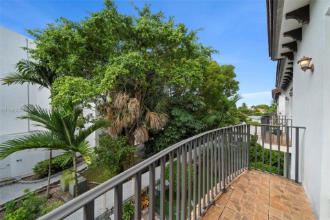 Купить таунхаус в Норт-Майами-Бич, Флорида 3 спальни, 209.22м2, № 2057175 - фото 27