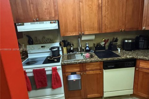 Adosado en alquiler en Sweetwater, Florida, 2 dormitorios, 76.64 m2 № 2051287 - foto 5