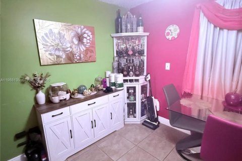 Adosado en alquiler en Sweetwater, Florida, 2 dormitorios, 76.64 m2 № 2051287 - foto 3