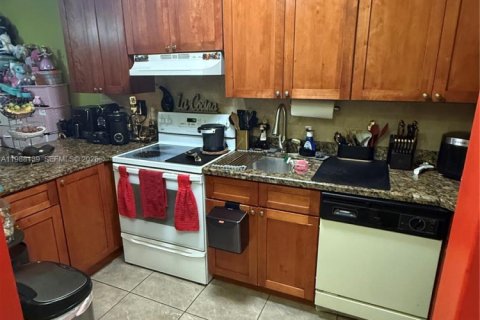 Adosado en alquiler en Sweetwater, Florida, 2 dormitorios, 76.64 m2 № 2051287 - foto 6