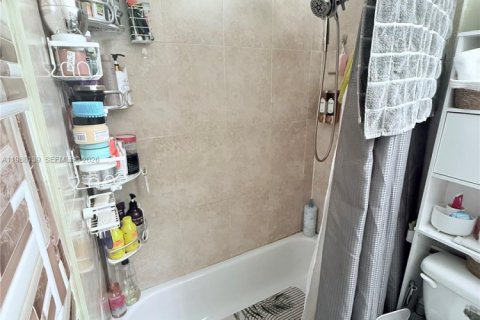 Adosado en alquiler en Sweetwater, Florida, 2 dormitorios, 76.64 m2 № 2051287 - foto 13