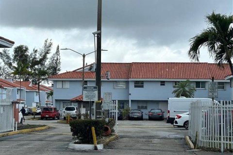 Adosado en Sweetwater, Florida 2 dormitorios, 76.64 m2 № 2051287