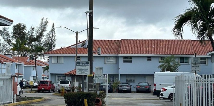 Adosado en Sweetwater, Florida 2 dormitorios, 76.64 m2 № 2051287