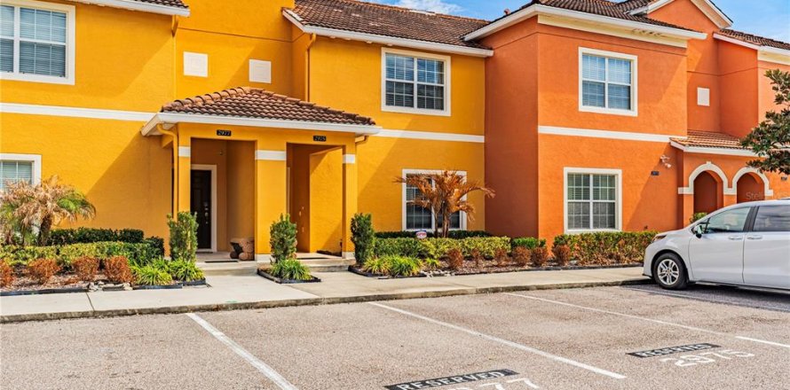 Adosado en Kissimmee, Florida 4 dormitorios, 176.7 m2 № 2232960