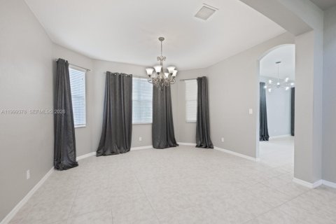 Купить виллу или дом в Уэстон, Флорида 5 спален, 292.08м2, № 2064131 - фото 10