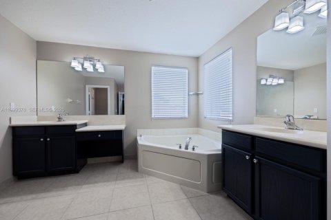 Купить виллу или дом в Уэстон, Флорида 5 спален, 292.08м2, № 2064131 - фото 26
