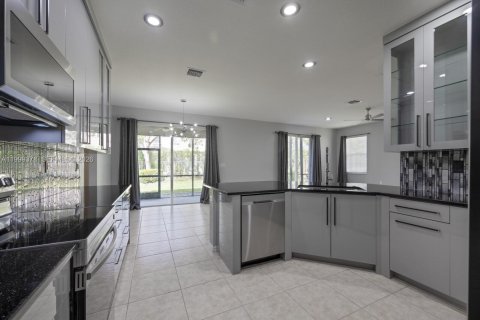 Купить виллу или дом в Уэстон, Флорида 5 спален, 292.08м2, № 2064131 - фото 13