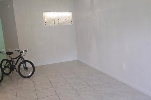 Touwnhouse à louer à Miami Gardens, Floride: 4 chambres, 141.58 m2 № 1940080 - photo 3