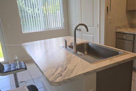 Touwnhouse à louer à Miami Gardens, Floride: 4 chambres, 141.58 m2 № 1940080 - photo 5