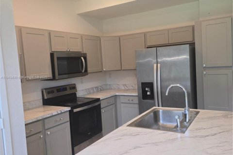 Touwnhouse à louer à Miami Gardens, Floride: 4 chambres, 141.58 m2 № 1940080 - photo 4