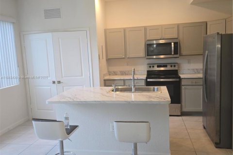 Touwnhouse à louer à Miami Gardens, Floride: 4 chambres, 141.58 m2 № 1940080 - photo 7