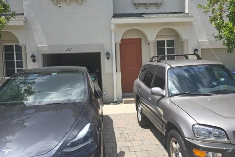 Touwnhouse à louer à Miami Gardens, Floride: 4 chambres, 141.58 m2 № 1940080 - photo 1