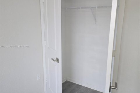 Touwnhouse à louer à Miami Gardens, Floride: 4 chambres, 141.58 m2 № 1940080 - photo 15