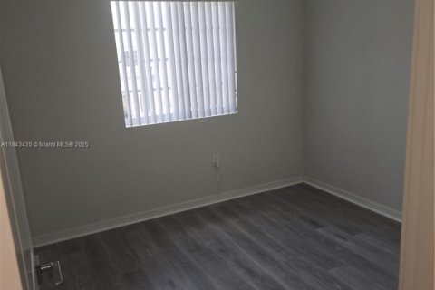 Touwnhouse à louer à Miami Gardens, Floride: 4 chambres, 141.58 m2 № 1940080 - photo 16