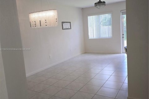 Touwnhouse à louer à Miami Gardens, Floride: 4 chambres, 141.58 m2 № 1940080 - photo 10