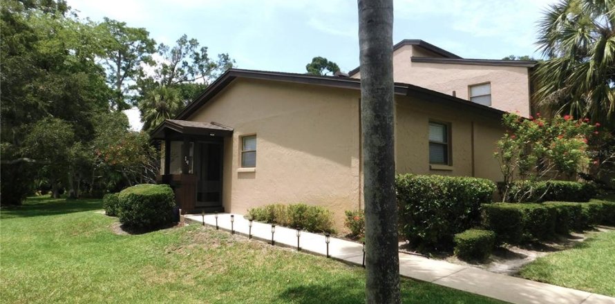 House in Palm Harbor, Florida 2 bedrooms, 99.41 sq.m. № 2233556