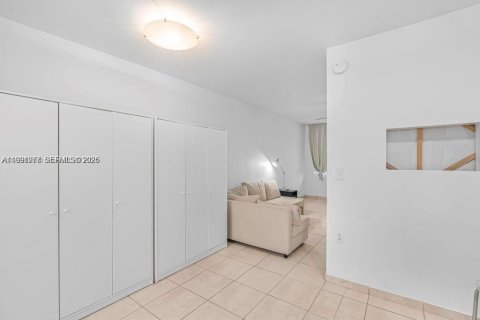 Купить кондоминиум в Майами-Бич, Флорида 37.16м2, № 2057504 - фото 9