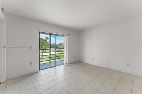 Condo in Miami, Florida, 2 bedrooms  № 1937104 - photo 6