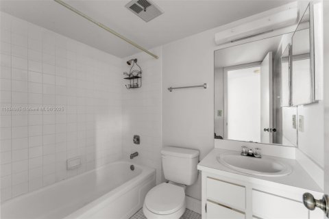 Copropriété à louer à Miami, Floride: 2 chambres, 71.53 m2 № 1937104 - photo 11